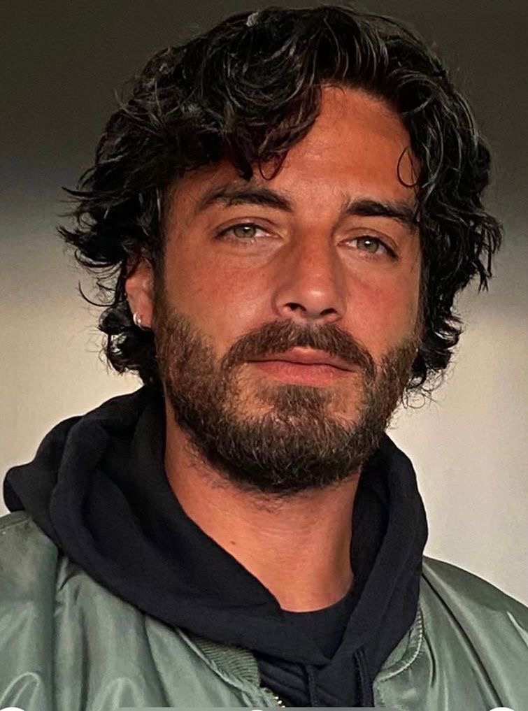 Testimonial from Arthur highlighting Guy Pontal as a contemporary artist and trainer who deeply understands his students’ abilities, adapts teaching to individual strengths, and fosters creativity and technical skills.